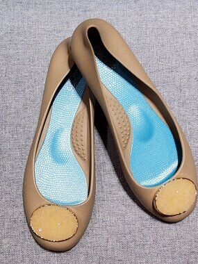 NWT Oka-B Women's Izzie Matte Chai Colored Ballet Flats with Arch Support Size 6